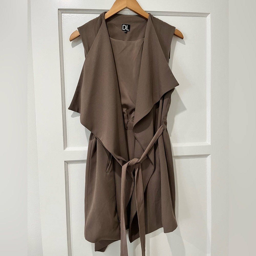 DL Taupe Vest with tying waist and pockets